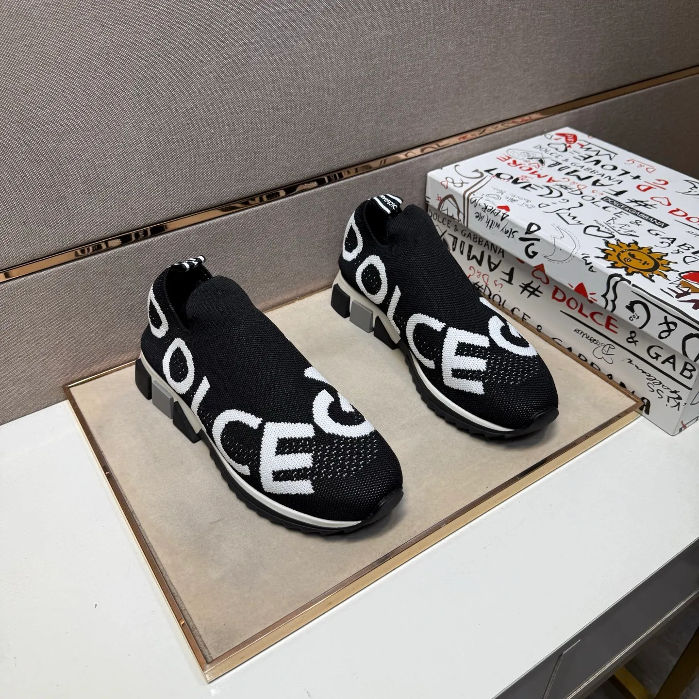 ⬛️Men's shoes 💰p340【DG～】couple casual shoes, 2025z cabinet sales simultaneously 🔶Size: 35-44#️⃣ 🔷1 color🔜The upper is made of multi-material splicing➕Mesh lining, comfortable and breathable, sole: original comfortable, wear-resistant and non-slip outsole, ⚠️Real shot📱Photographed🎬The real thing is better📢📢📢